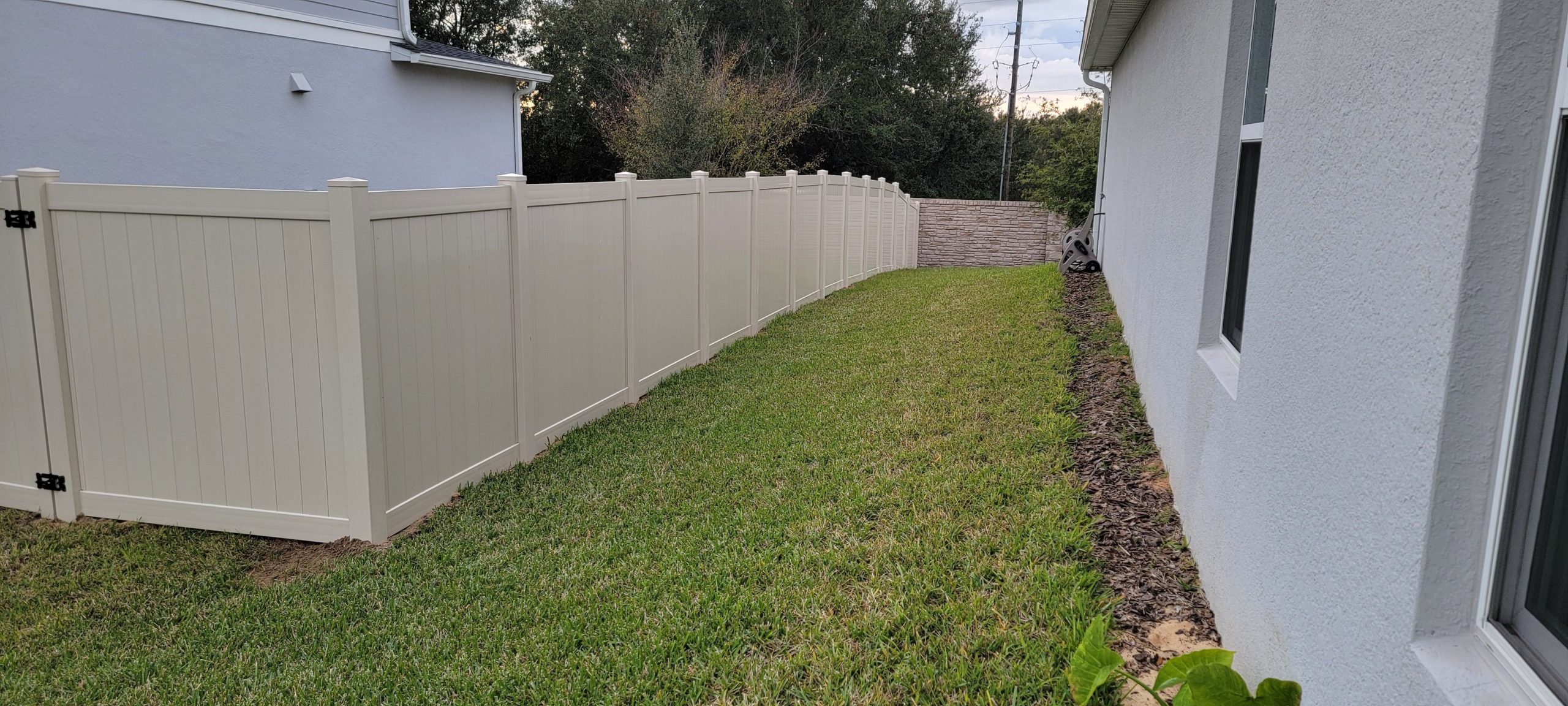 Enhancing Privacy and Elegance with Vinyl Fencing: A Comprehensive Guide