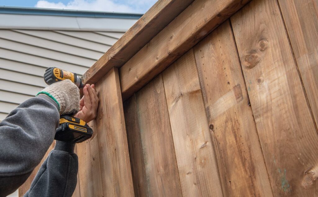 licensed fence contractor