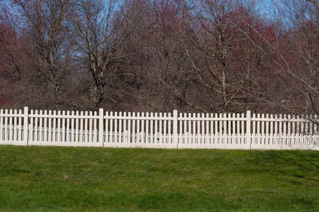 vinyl picket fence