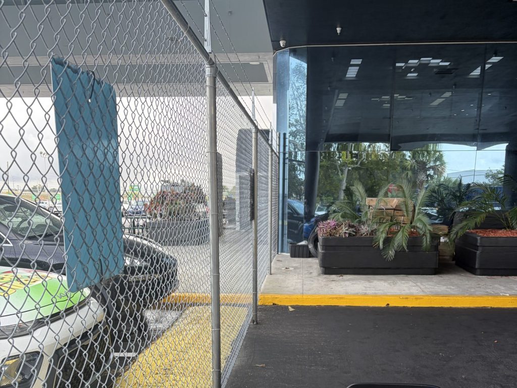 commercial chain link fence grey fence for parking lot
