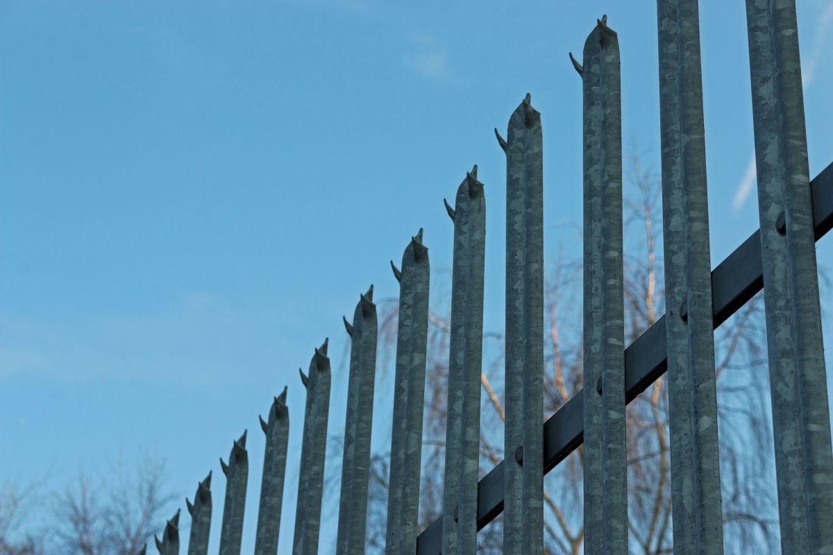 Metal palisade security fencing