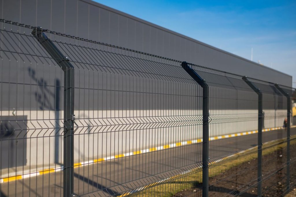Steel grating fence made with wire